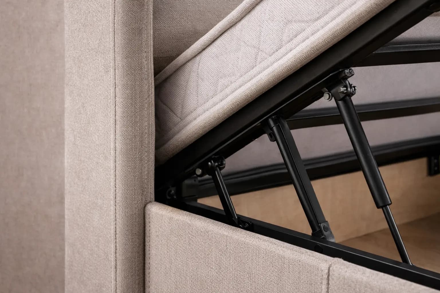 Baza ve başlık yapısındaki kalite detaylarını gösteren yakın plan görsel